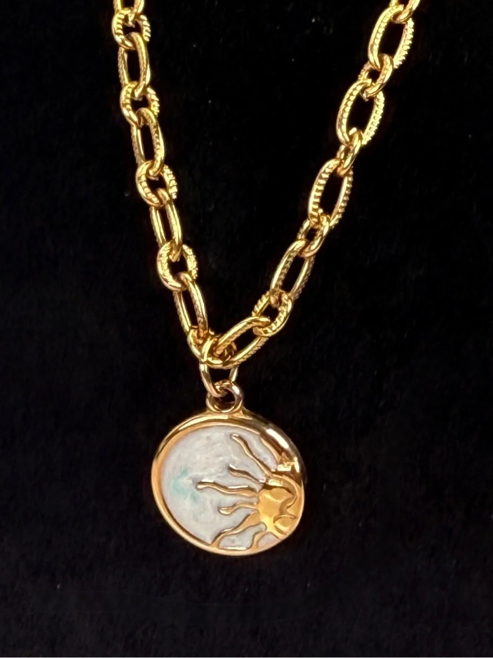K18 Stamped Gold Tone Sun Medallion Pendant Necklace Textured Link Chain